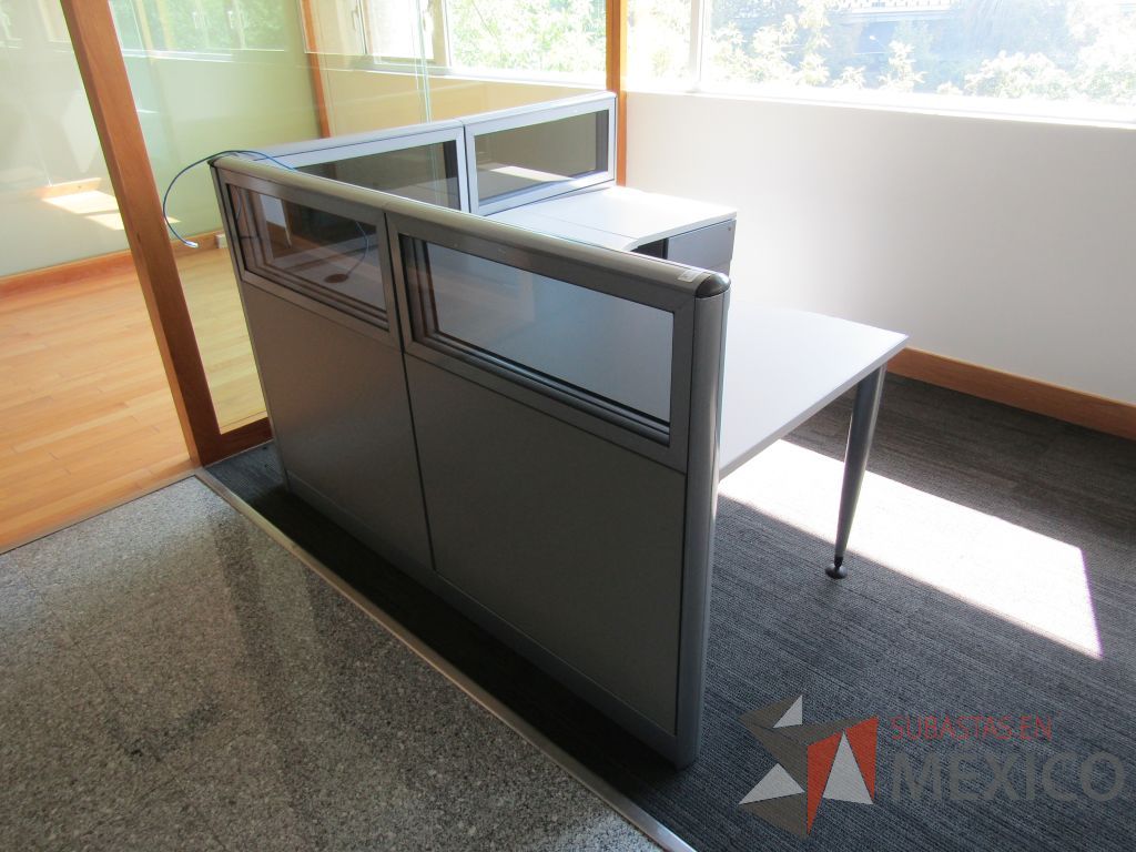 Lote 016 - Estación de trabajo lineal para 1 persona, mampara baja con vidrio y con archivero de pedestal de 3 cajones - Steelcase - Imagen 3