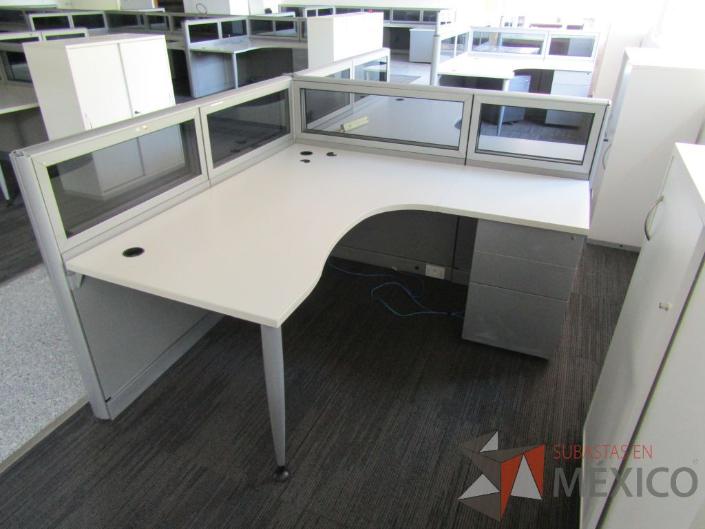 Lote 038 - Estación de trabajo lineal para 2 personas, mampara baja con vidrio, con 2 archiveros de pedestal de 3 cajones - Steelcase - Imagen 5