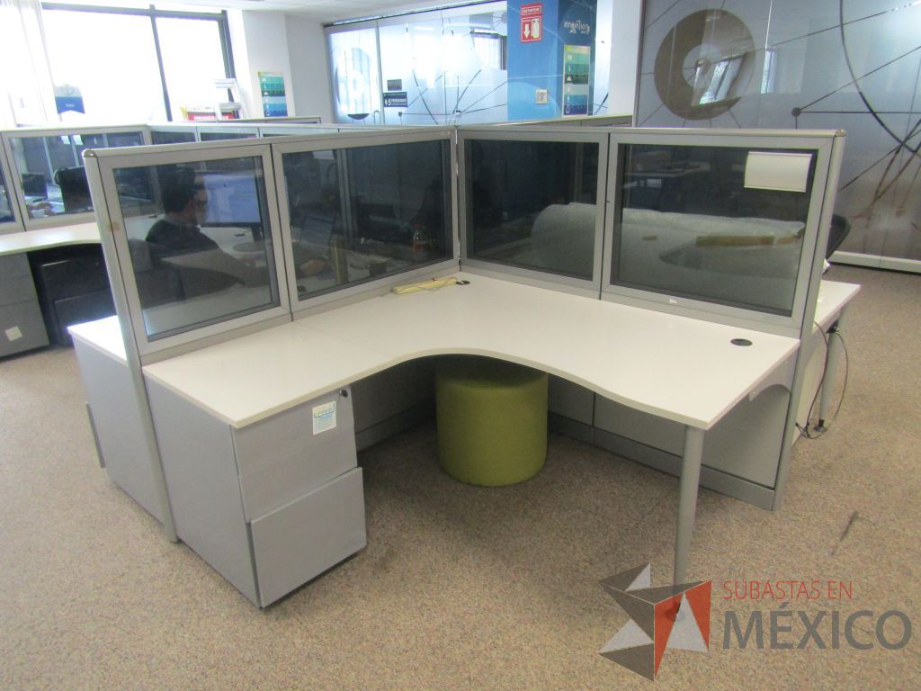 Lote 076 - Estación de trabajo para 10 personas, mampara con vidrio, con 10 archiveros de pedestal de 3 cajones - Steelcase - Imagen 3