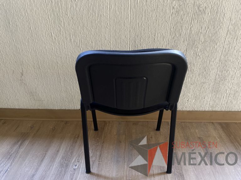 Lote 016 - 2 Sillas de visita con 4 patas asiento y respaldo en tela color negro - Imagen 4