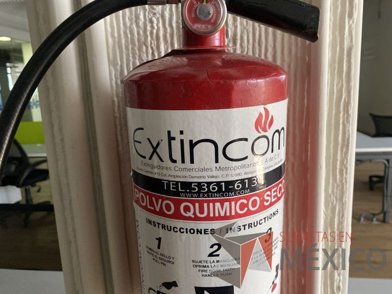 Lote 004 - 9 Extintores de polvo químico seco de 4.5 kg - Imagen 3