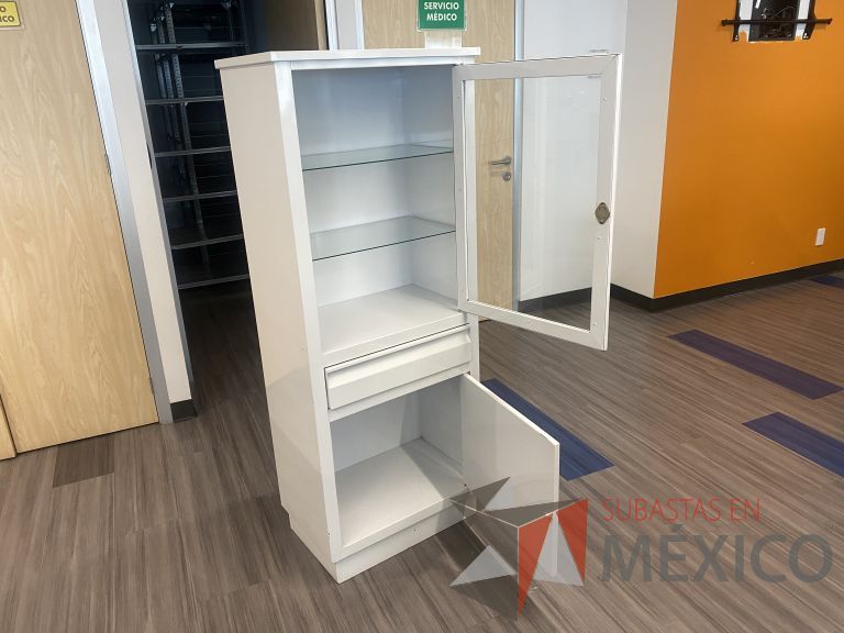 Lote 019 - Gabinete con 1 cajón, 1 puerta de vidrio y 1 puerta - Imagen 5