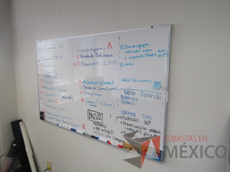 Lote 044 - 2 Pizarrones blancos - Imagen 2