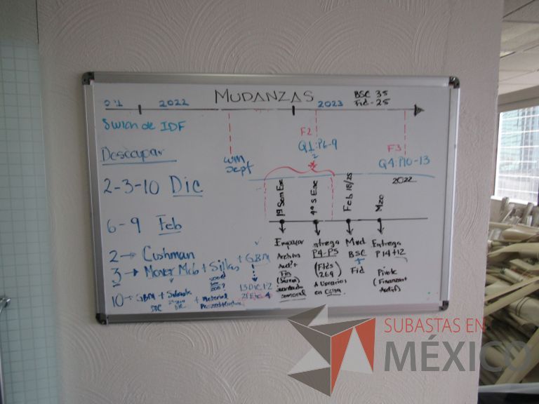 Lote 044 - 2 Pizarrones blancos - Imagen 4