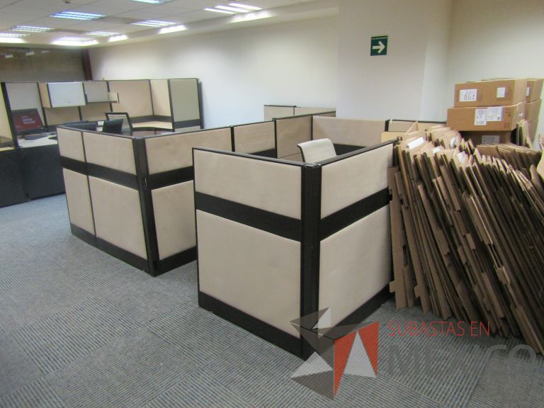 Lote 050 - Estación de trabajo para 3 personas - Imagen 2