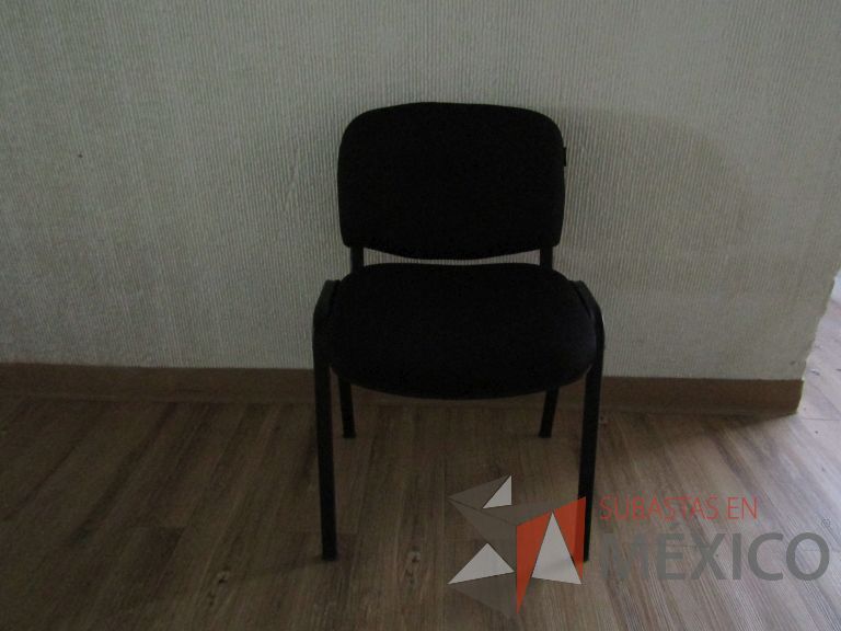 Lote 016 - 2 Sillas de visita con 4 patas asiento y respaldo en tela color negro - Imagen 5