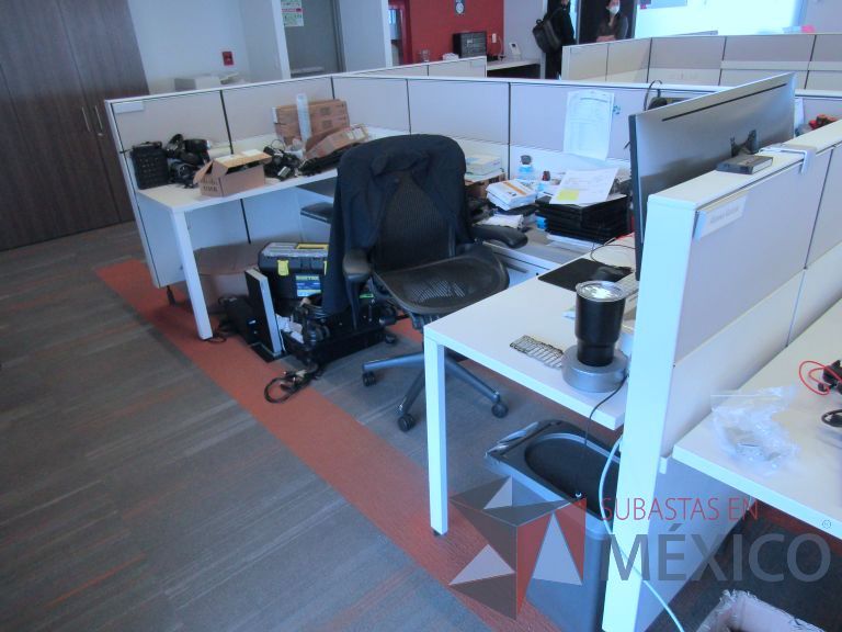 Lote 003 - Estación de trabajo para 8 personas con mampara baja - Imagen 11