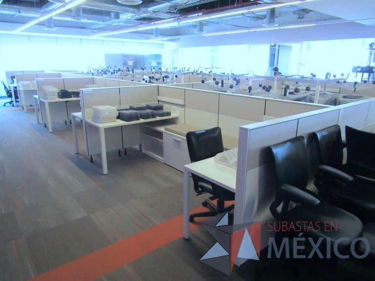 Lote 006 - Estación de trabajo para 14 personas con mampara baja - Imagen 7