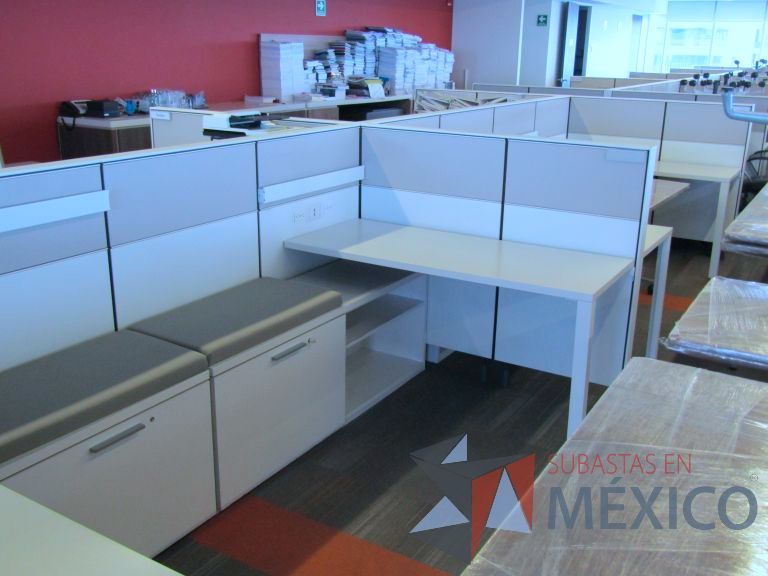 Lote 004 - Estación de trabajo para 8 personas con mampara baja - Imagen 4