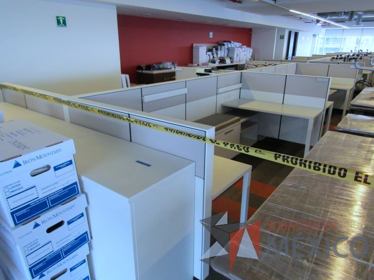 Lote 004 - Estación de trabajo para 8 personas con mampara baja - Imagen 5