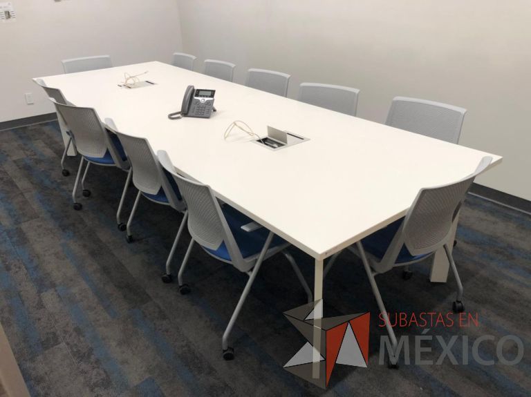 Lote 179 - Mesa de sala de juntas para 12 personas con accesorios para conexión, cubierta en 2 secciones - Imagen 2