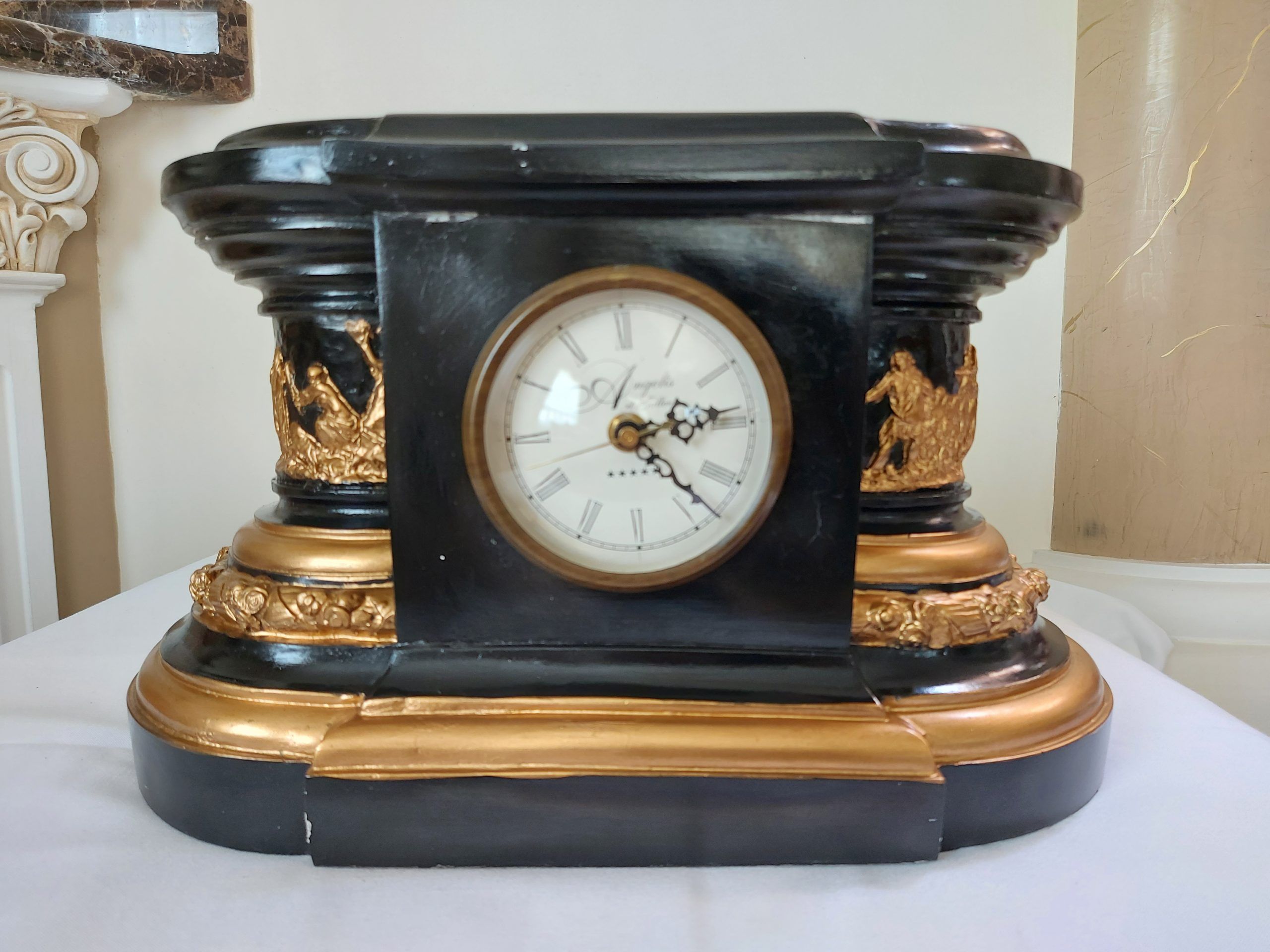 Lote 002 - Reloj de mesa - Angelis Art Gallery - Yeso en negro y oro