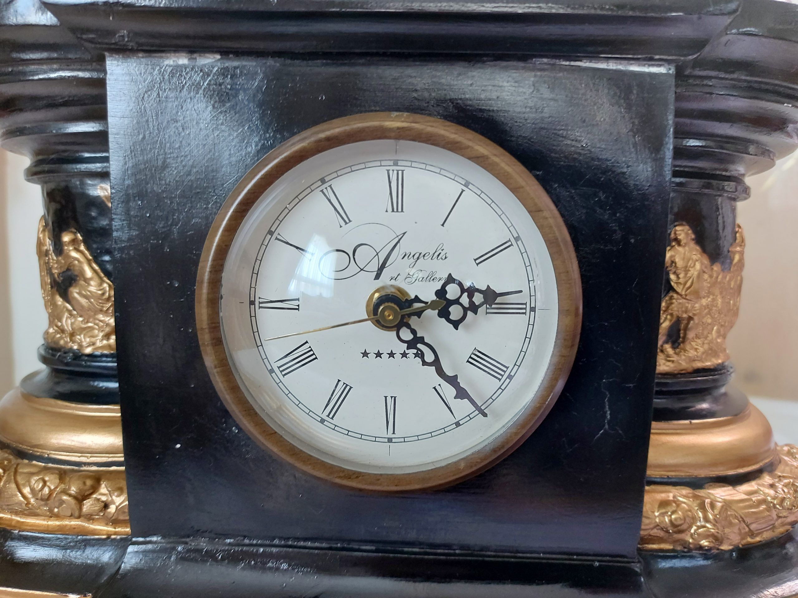 Lote 002 - Reloj de mesa - Angelis Art Gallery - Yeso en negro y oro - Imagen 8