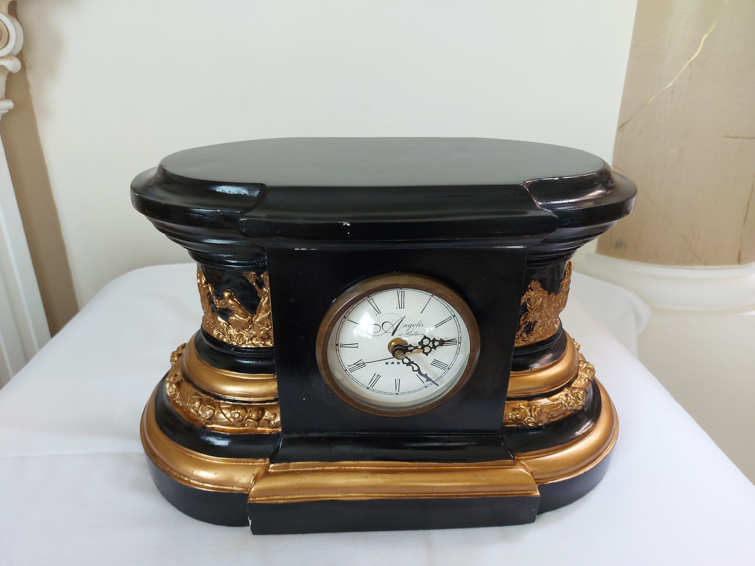 Lote 002 - Reloj de mesa - Angelis Art Gallery - Yeso en negro y oro - Imagen 9