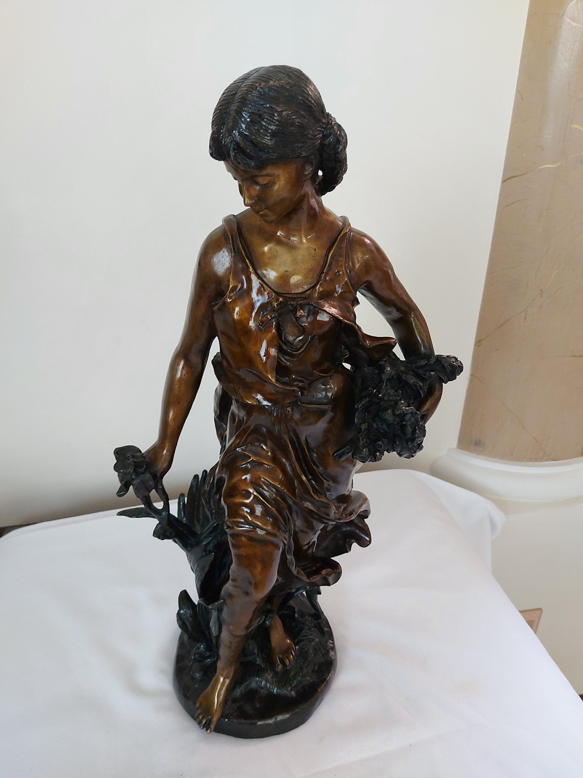 Lote 009 - Mujer con ramos - Sin firma - Bronce patina verde y café - Imagen 6