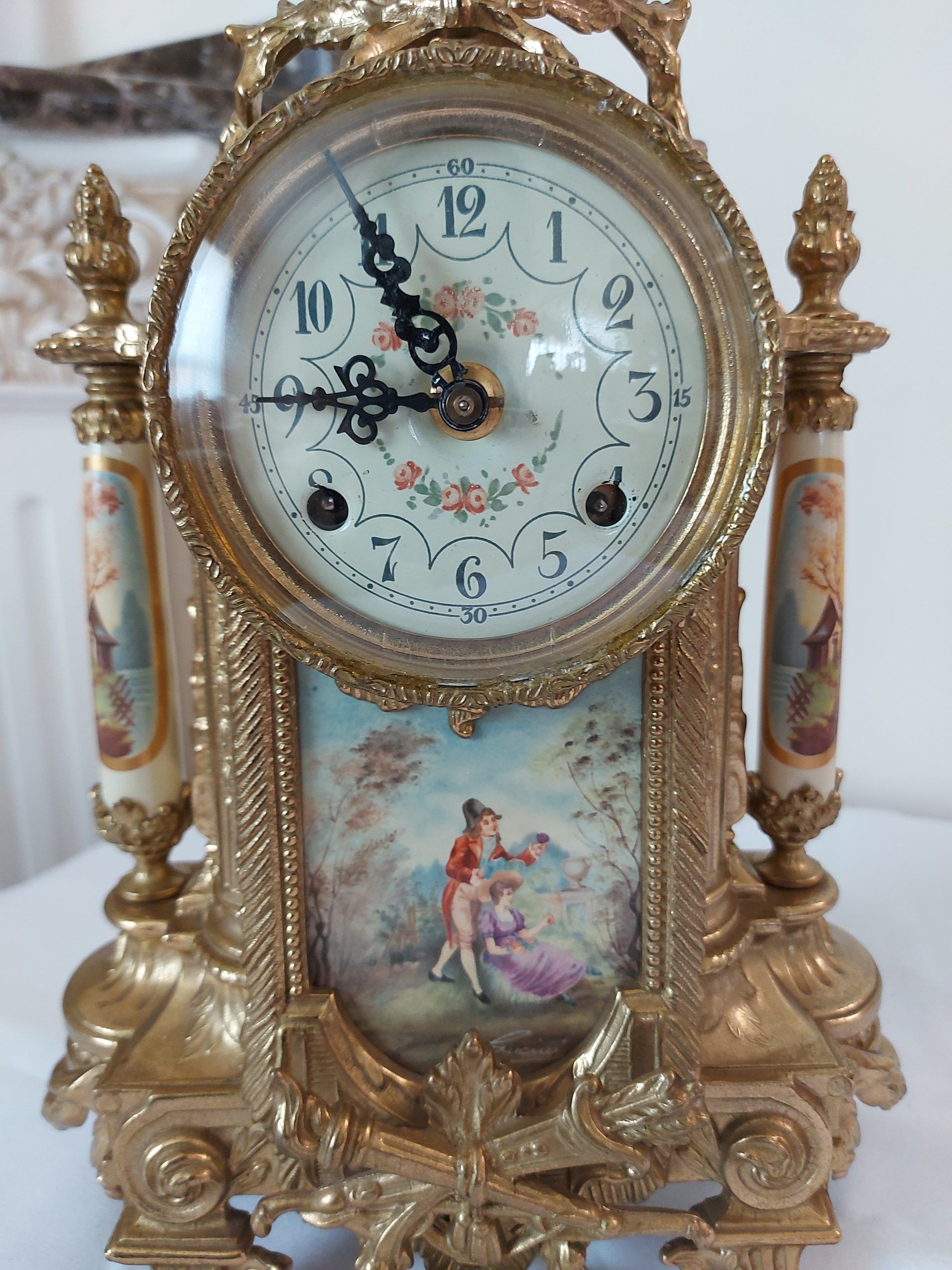 Lote 010 - Reloj dorado de mesa - Sin firma - Metal dorado - Imagen 5