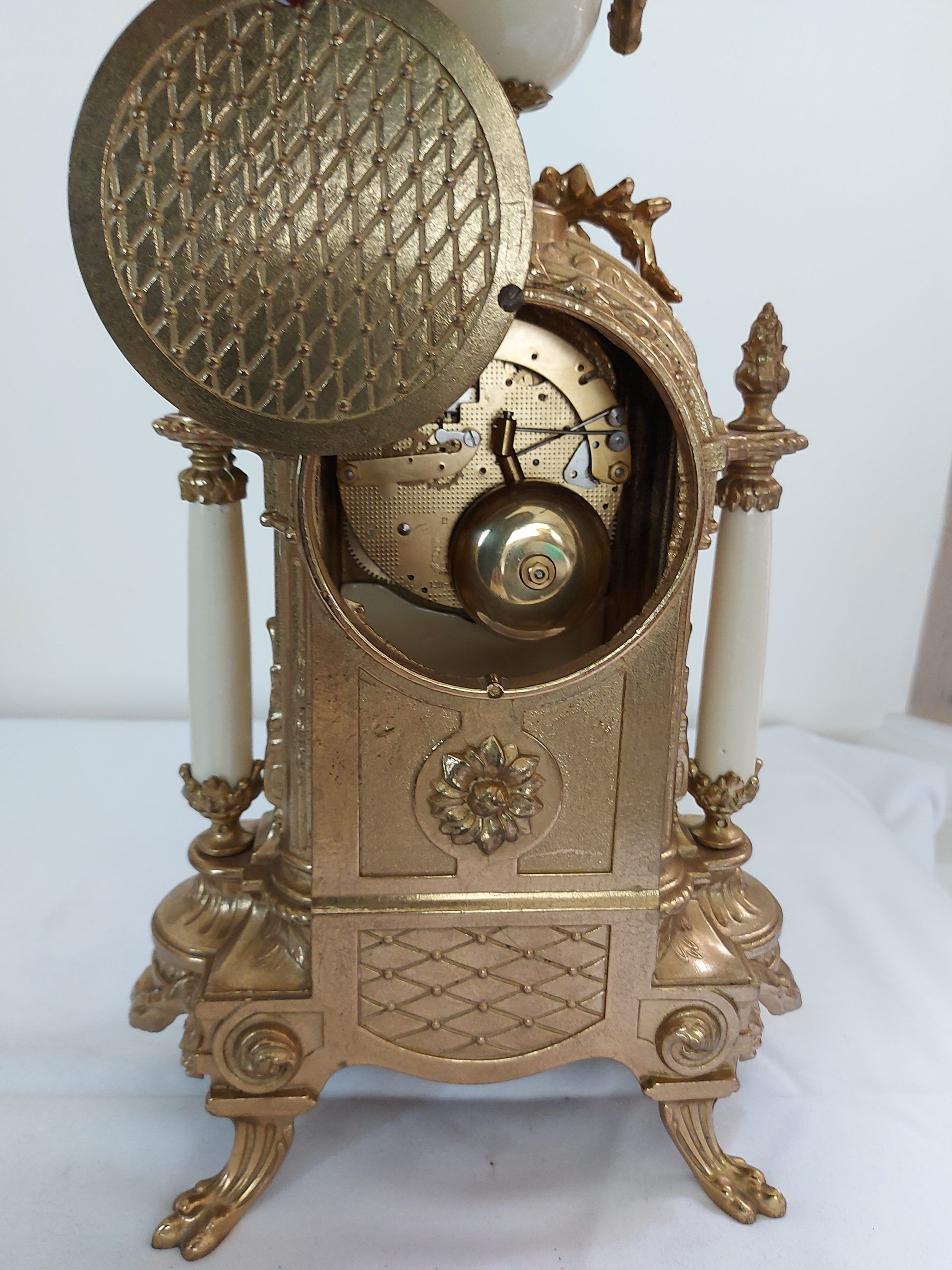 Lote 010 - Reloj dorado de mesa - Sin firma - Metal dorado - Imagen 7