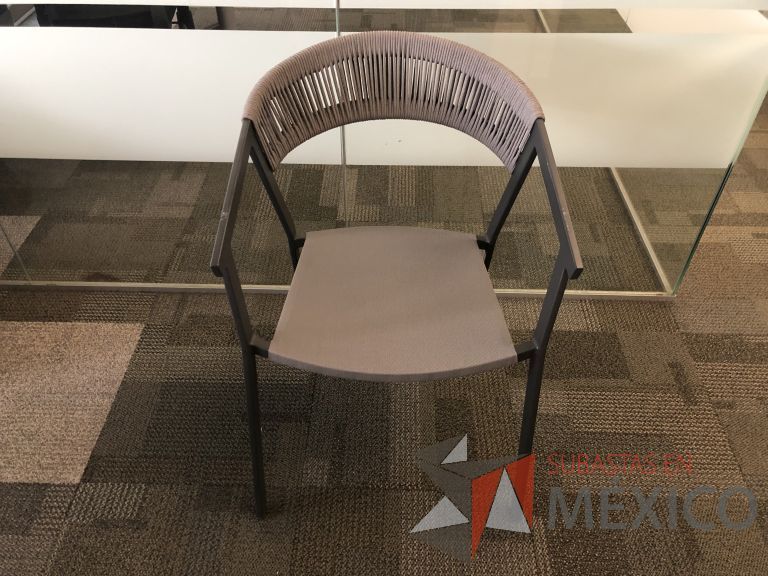 Lote 044 - 4 Sillas fijas, asiento y respaldo en tela color café - Imagen 2