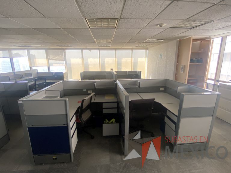 Lote 001 - Estación de trabajo para 4 personas con 6 archivero de pedestal - Imagen 3