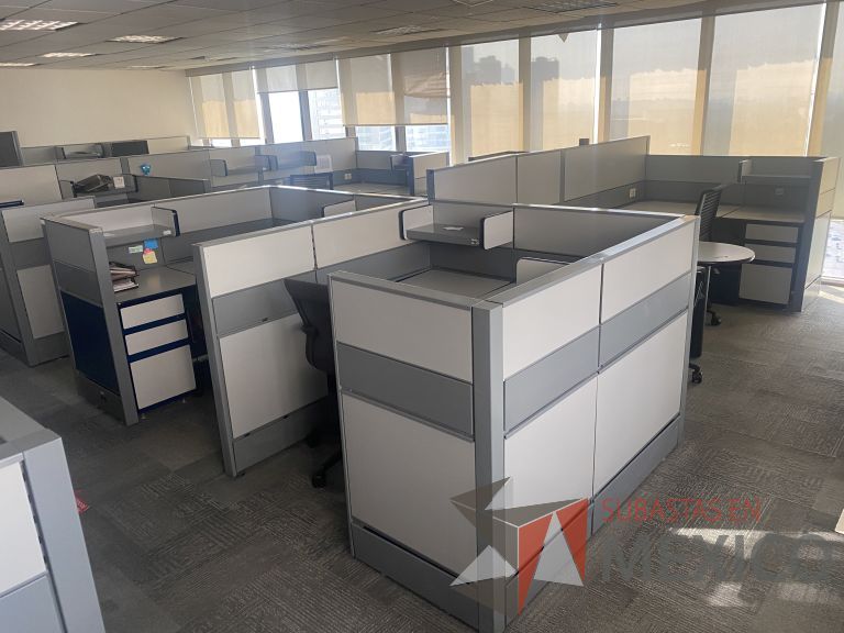 Lote 001 - Estación de trabajo para 4 personas con 6 archivero de pedestal - Imagen 5
