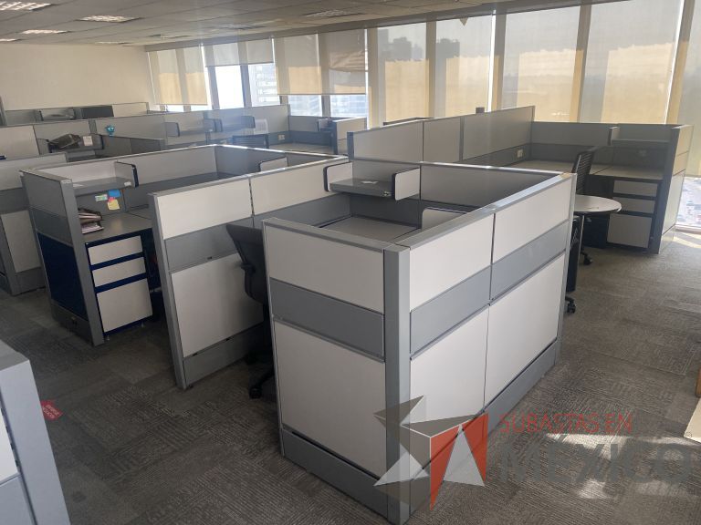 Lote 001 - Estación de trabajo para 4 personas con 6 archivero de pedestal - Imagen 6
