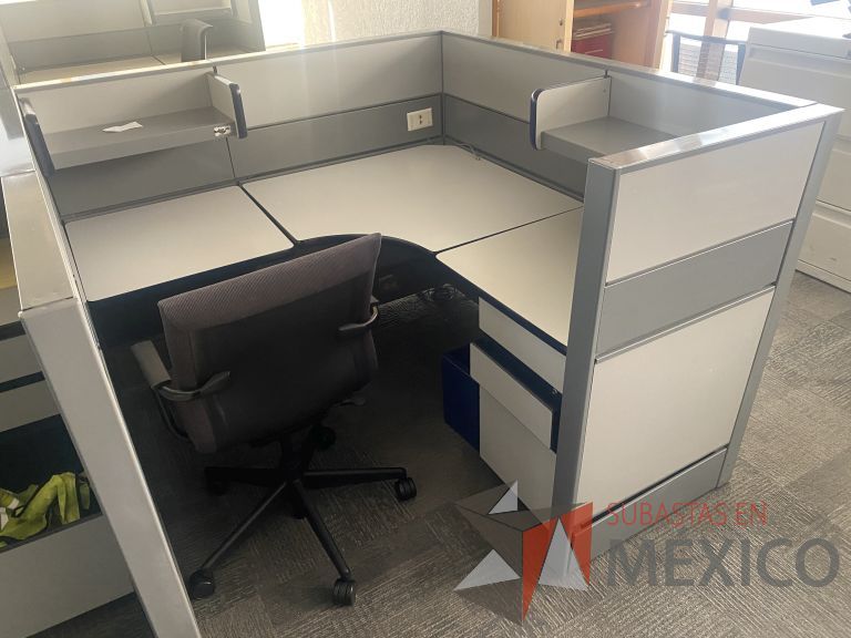 Lote 001 - Estación de trabajo para 4 personas con 6 archivero de pedestal - Imagen 8