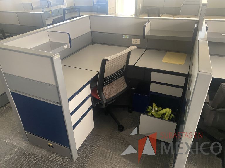 Lote 001 - Estación de trabajo para 4 personas con 6 archivero de pedestal - Imagen 9