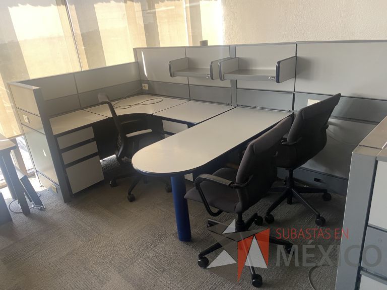 Lote 001 - Estación de trabajo para 4 personas con 6 archivero de pedestal - Imagen 10
