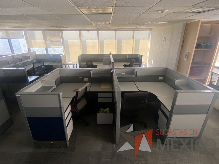 Lote 001 - Estación de trabajo para 4 personas con 6 archivero de pedestal - Imagen 11