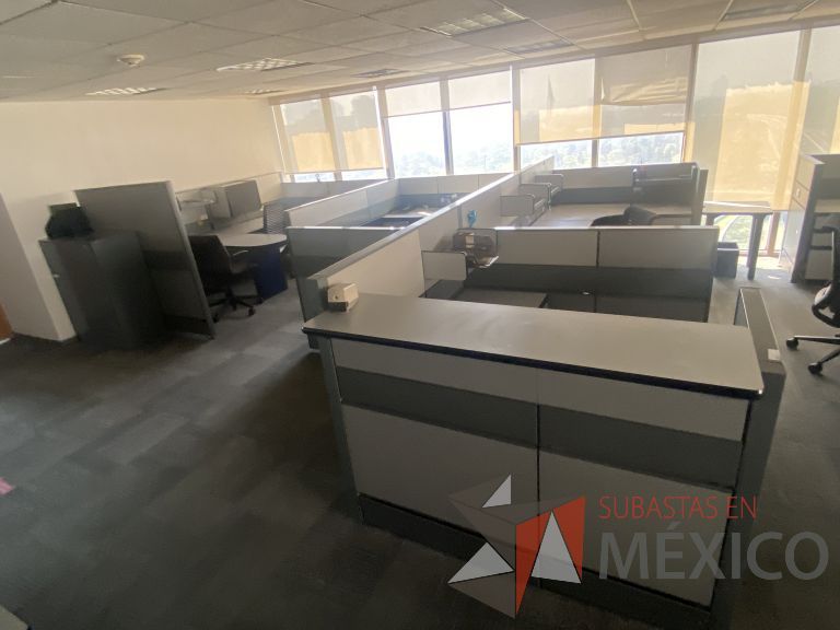 Lote 022 - Estación de trabajo para 5 personas con 8 archiveros de pedestal - Imagen 4