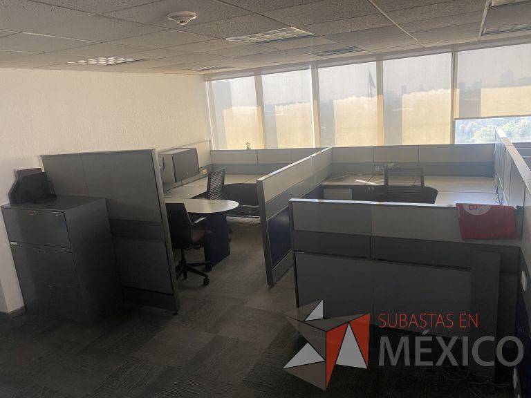 Lote 022 - Estación de trabajo para 5 personas con 8 archiveros de pedestal - Imagen 5