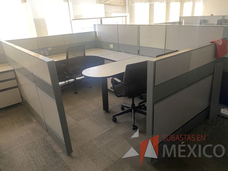Lote 022 - Estación de trabajo para 5 personas con 8 archiveros de pedestal - Imagen 7