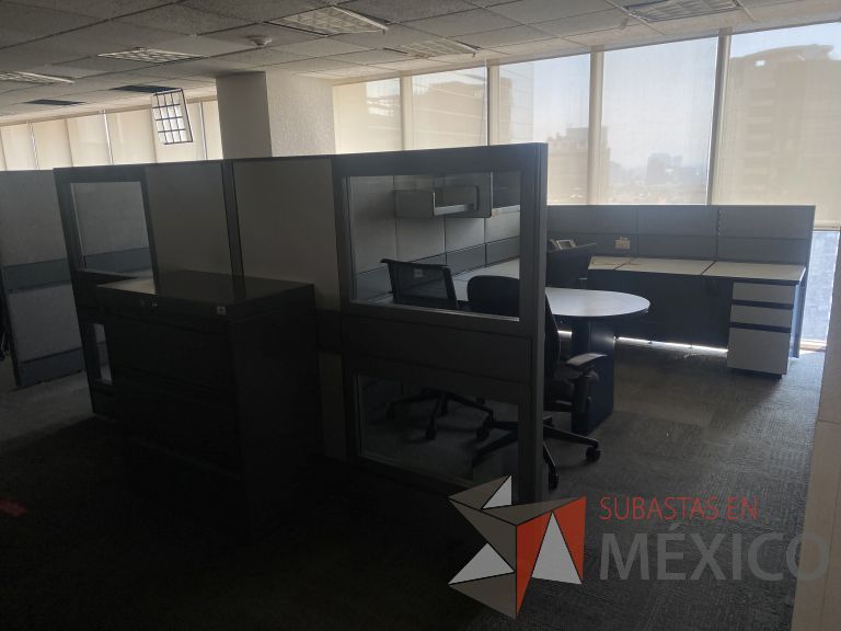 Lote 002 - Estación de trabajo gerencial para 2 personas con 2 archiveros de pedestal - Imagen 2