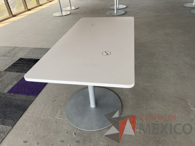 Lote 082 - Mesa de trabajo y 4 sillas fijas - Imagen 8