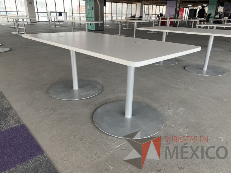 Lote 082 - Mesa de trabajo y 4 sillas fijas - Imagen 9