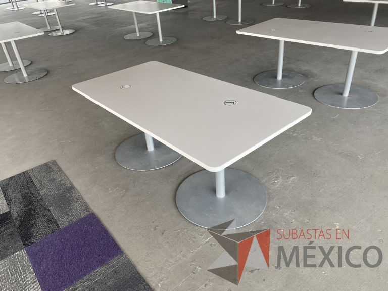Lote 082 - Mesa de trabajo y 4 sillas fijas - Imagen 10