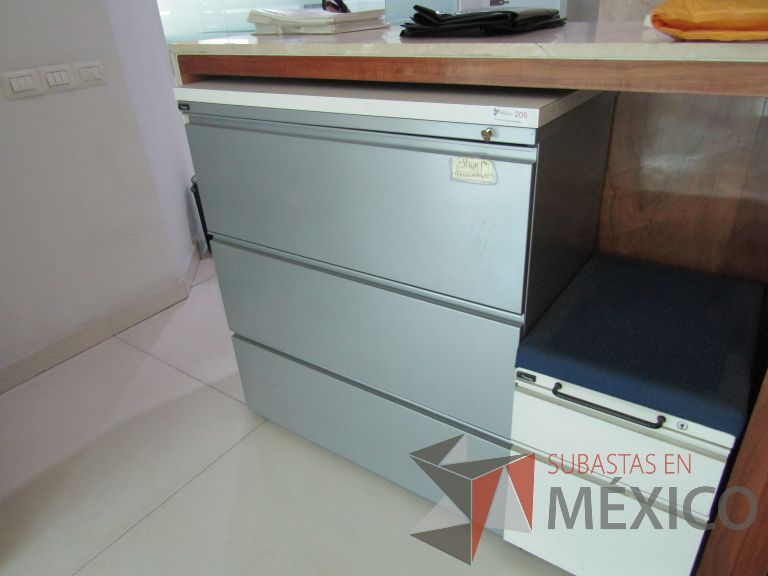 Lote 002 - Archivero metálico horizontal de 3 cajones color gris y cubierta superior color blanco - Imagen 2