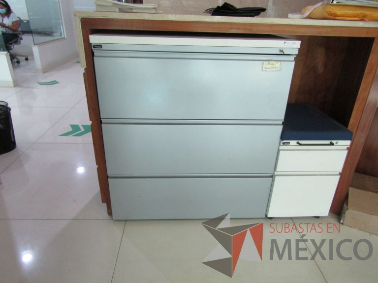 Lote 002 - Archivero metálico horizontal de 3 cajones color gris y cubierta superior color blanco - Imagen 3
