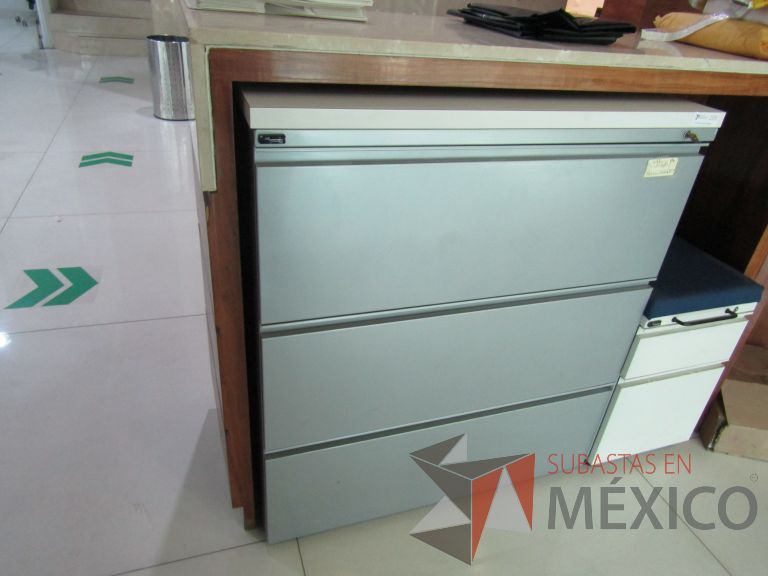 Lote 002 - Archivero metálico horizontal de 3 cajones color gris y cubierta superior color blanco - Imagen 5