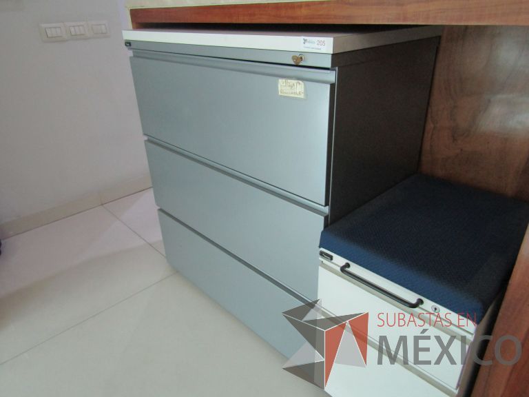 Lote 002 - Archivero metálico horizontal de 3 cajones color gris y cubierta superior color blanco - Imagen 6
