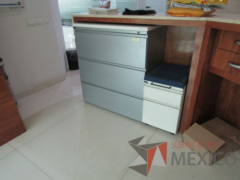 Lote 002 - Archivero metálico horizontal de 3 cajones color gris y cubierta superior color blanco - Imagen 7