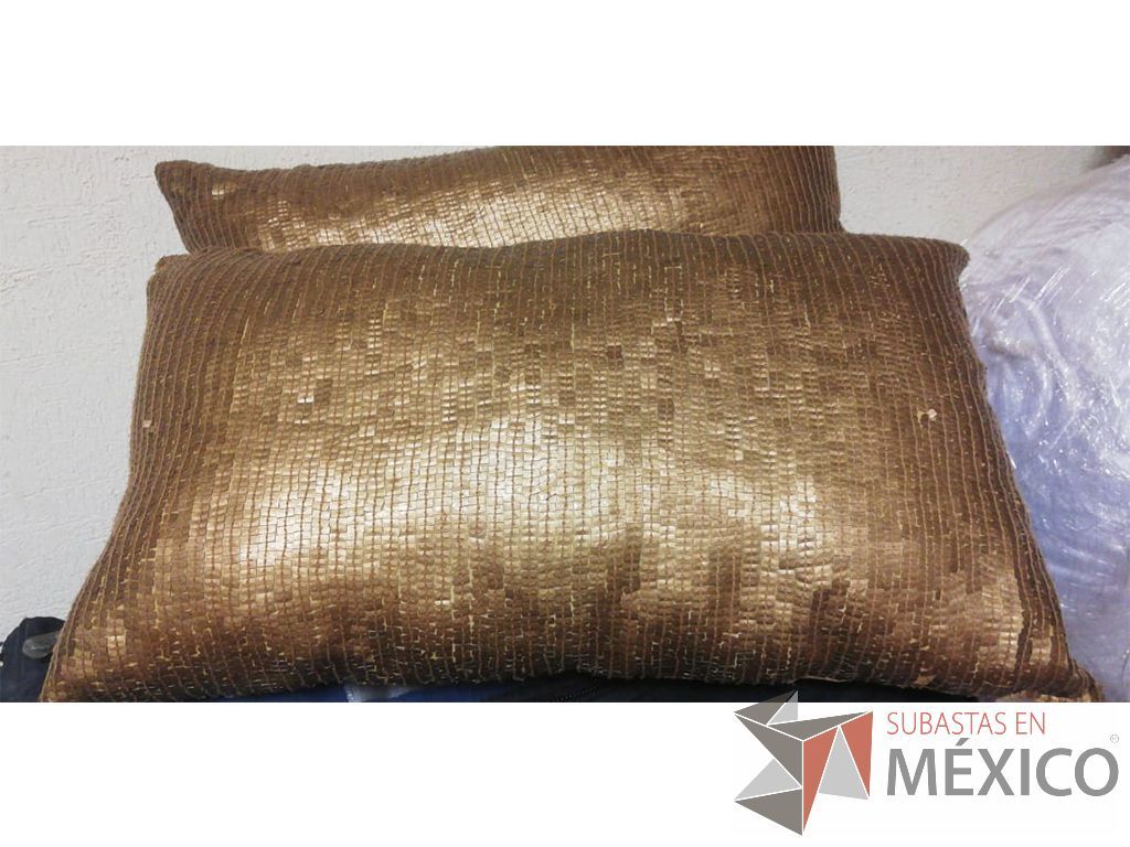 Lote 003 - 6 Cojines dorados rectangulares y cuadrados - Imagen 2