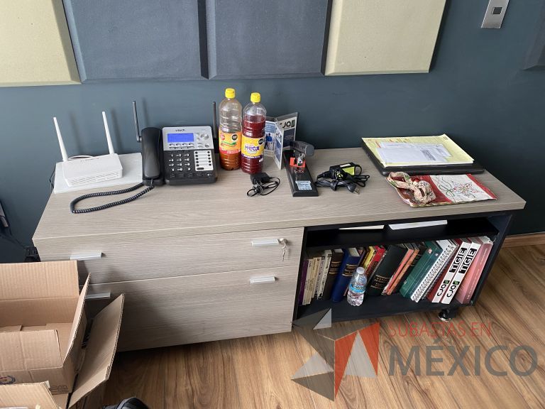 Lote 001 - Escritorio en escuadra con 1 Credenza de 2 cajones - Imagen 5