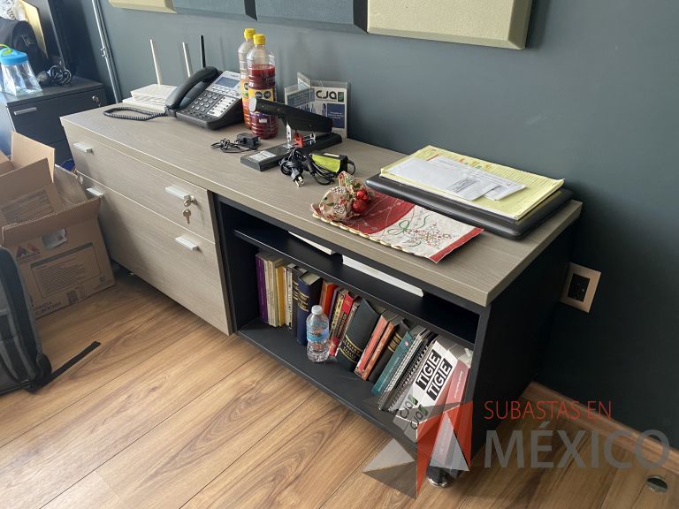 Lote 001 - Escritorio en escuadra con 1 Credenza de 2 cajones - Imagen 6