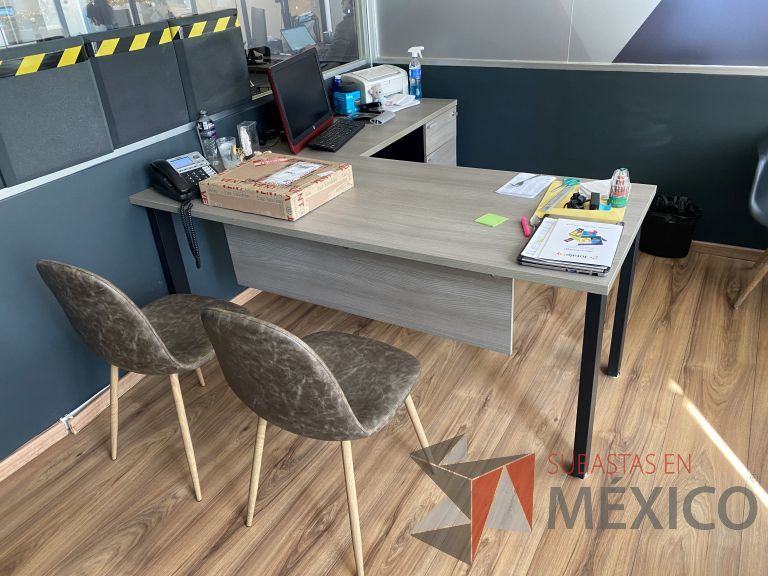 Lote 001 - Escritorio en escuadra con 1 Credenza de 2 cajones - Imagen 2