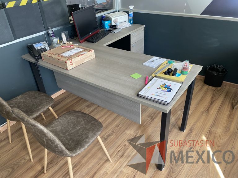 Lote 001 - Escritorio en escuadra con 1 Credenza de 2 cajones - Imagen 3