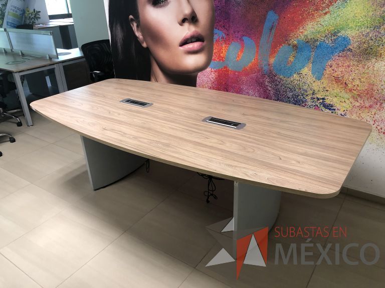 Lote 021 - Mesa de sala de juntas para 12 personas con accesorios para conexión - Imagen 4