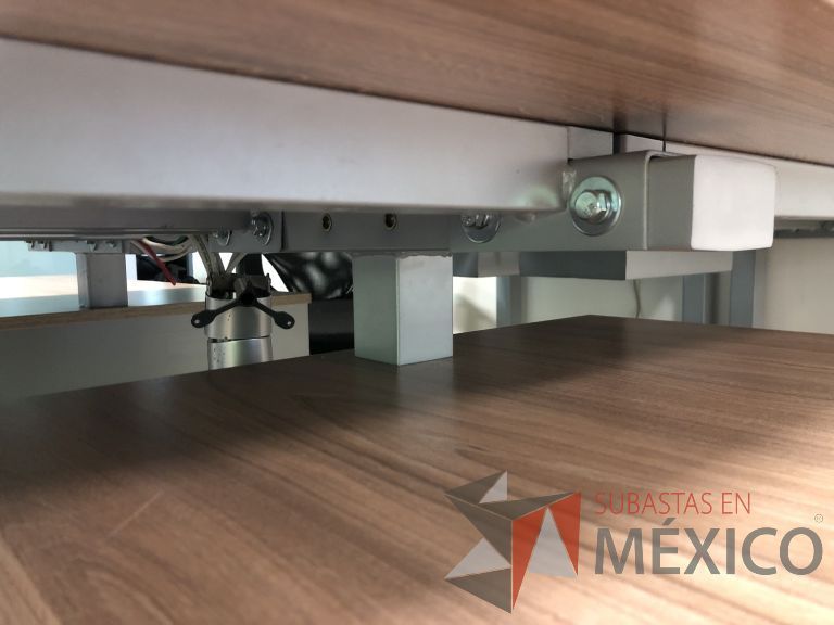 Lote 022 - Estación de trabajo para 6 personas, 3 Credenzas con 4 cajones y 2 entrepaños - Imagen 11