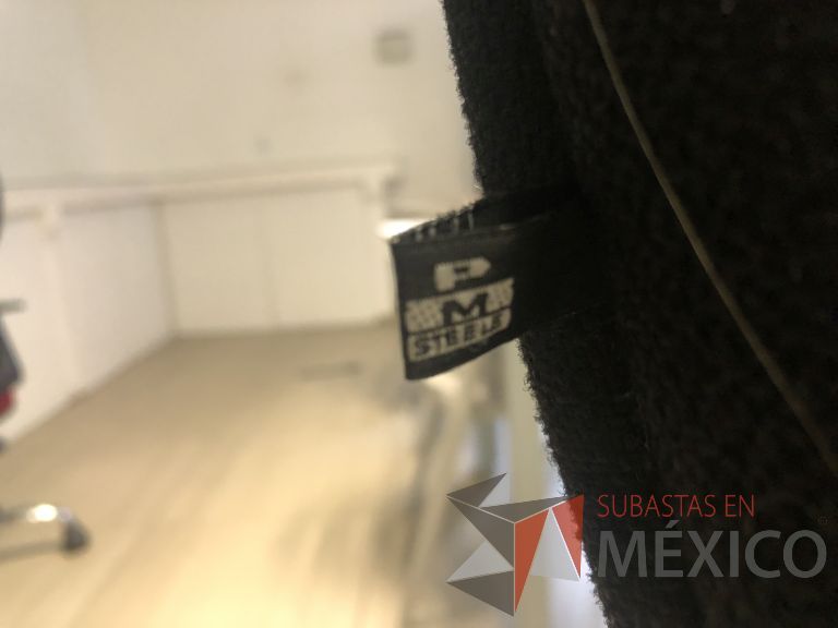 Lote 015 - Silla ejecutiva con ruedas, descansabrazos, asiento y respaldo alto - Imagen 5