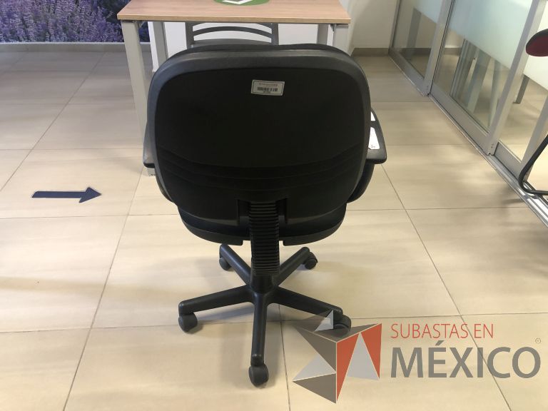 Lote 020 - Silla secretarial con ruedas, descansabrazos, asiento y respaldo - Imagen 3